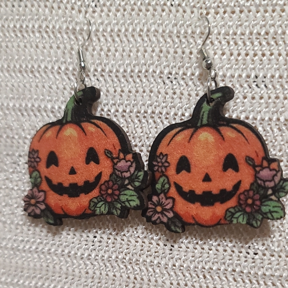 Jack O Lantern Pumpkin Laser Cut Halloween Dangle Earrings NWT - Picture 3 of 4